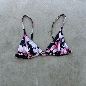 Frankie’s Bikinis Lotus Top